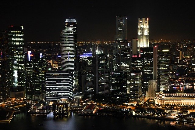 Singapur v noci.jpg